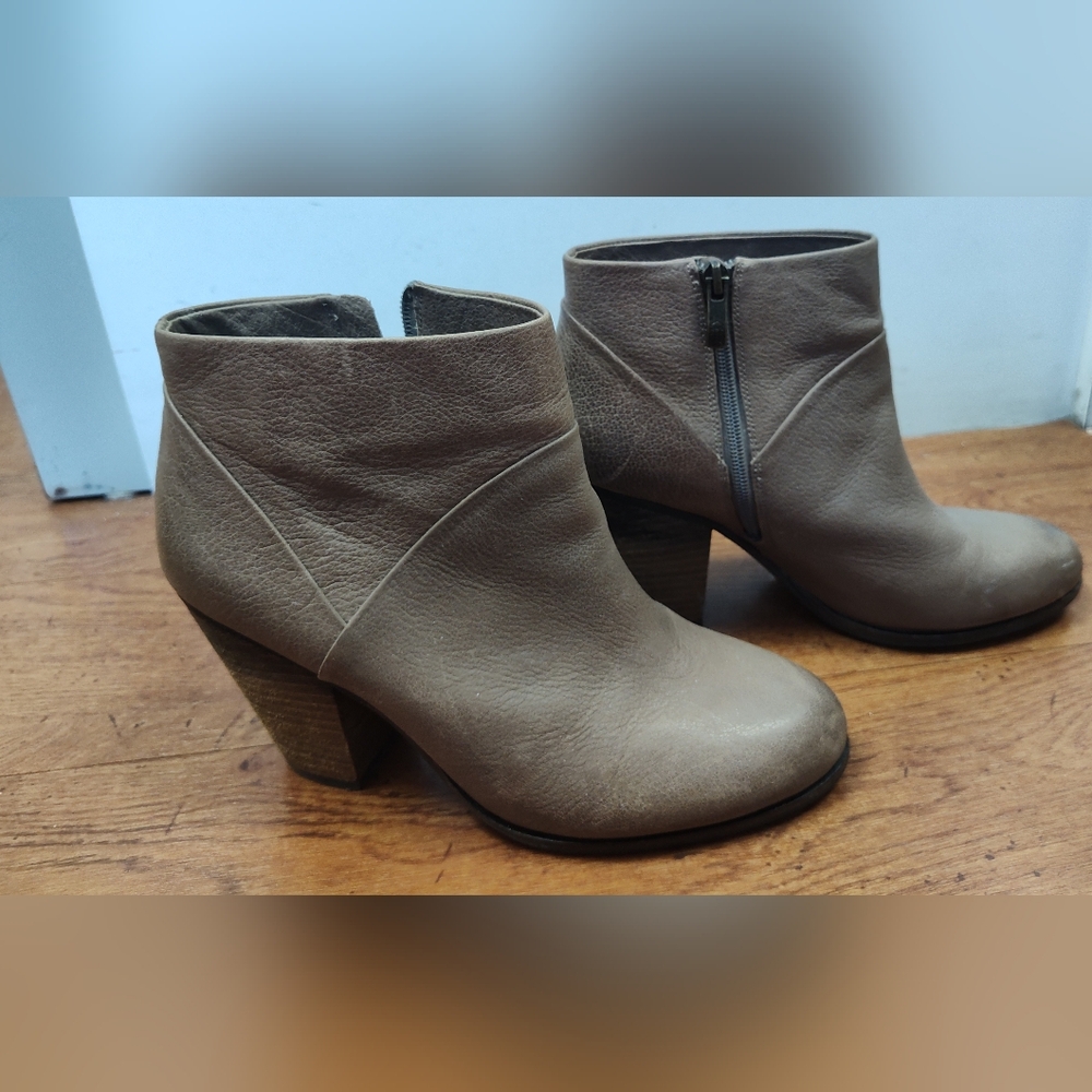 Vince Camuto ankle boot
